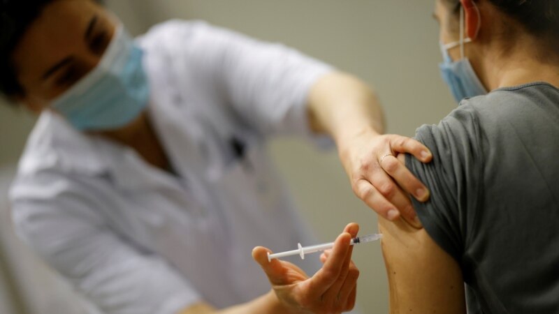 Fajzer i Bajontek zatražili od EU da odobri vakcinu za adolescente