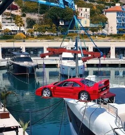 Ferrari F40 smešten na jahtu privukao pažnju u Monaku
