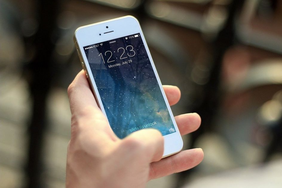 Fiksnim telefonom dnevno pričamo 1,4 minuta, a mobilnim 7,3 minuta