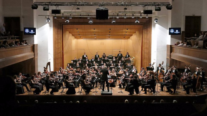 Filharmoničari sviraju dela Musorgskog i Berlioza