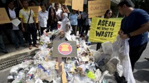 Filipini vratili Kanadi tone otpada