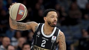 Flaša u glavu neshvatljiva greška u koracima: Ko je Karlik Džons, najbolji košarkaš Partizana?