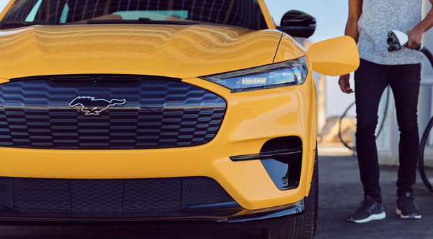 Ford opet menja planove i okreće se manjim i jeftinijim autima
