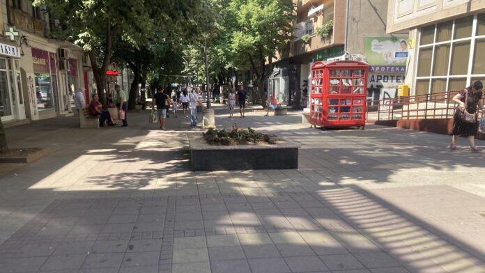 Fotana u centru Prokuplja kao spomenik promašaja dve vlasti postala – betonska žardinjera