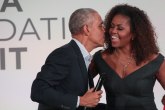 Fotka obišla svet, Obami skliznula ruka: Nije mogao da se suzdrži, a da ne dodirne... FOTO