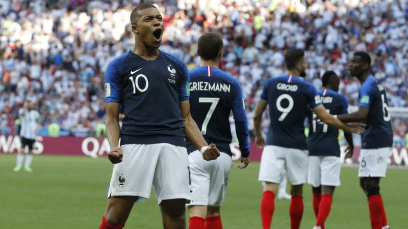 Francuska i Urugvaj u četvrtfinalu, kraj za Mesija i Ronalda