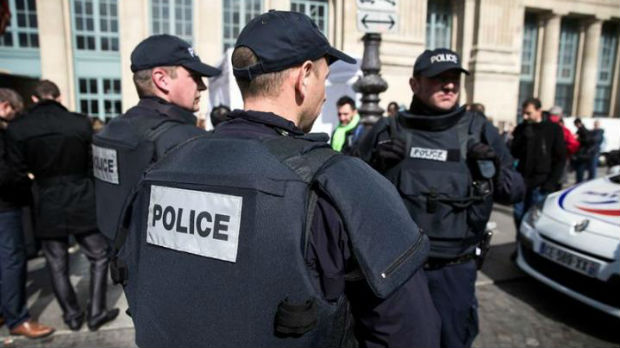 Francuska, napao dve žene čekićem uzvikujući Alahu-ekber