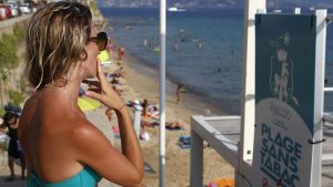 Francuska ‘rasteruje’ duvanski dim svuda gde su deca, a šta kažu stanovnici Srbije