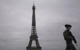 
					Francuska upozorila državljane da su suočeni s bezbednosnom pretnjom svuda 
					
									