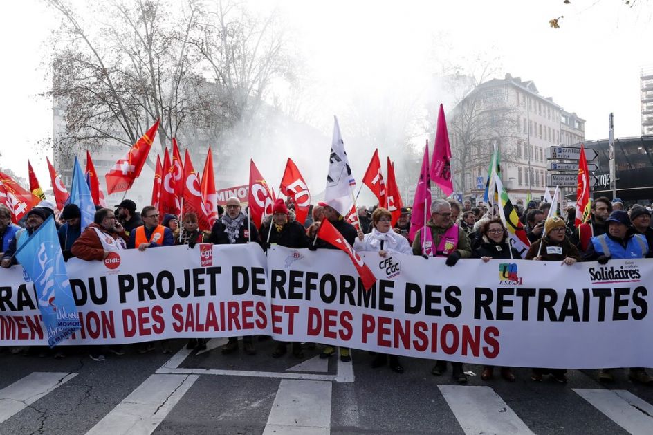 Francuska vlada uprkos protestima ne odustaje od reforme penzija