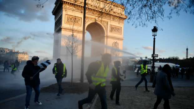 Francuska zabranjuje proteste na Jelisejskim poljim