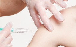 
					Francuske vlasti traže 25.000 dobrovoljaca za testiranje vakcine 
					
									