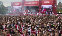Fudbaleri Ajaksa proslavili osvajanje titule sa 100.000 navijača