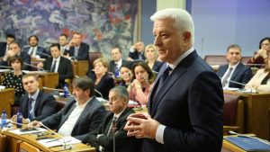 Funkcionerima u javnoj administraciji u Crnoj Gori plate manje 50 odsto