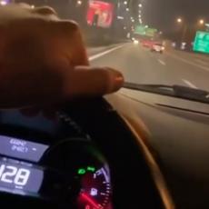 GDE SI TI UČIO DA VOZIŠ?! Šok snimak iz Beograda: Umalo tragedija na auto-putu, vozio U SUPROTNOM SMERU (VIDEO)