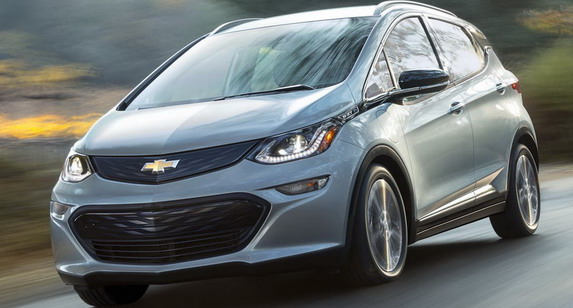 GM isporučio prva tri primerka električna automobila Chevrolet Bolt