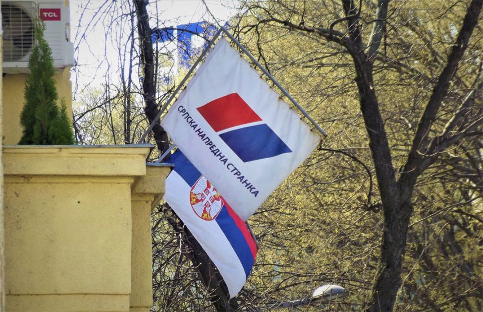 GO SNS: Novosađani se stide blokadera, pred kuću Dine Vučinić ogolio krah njihove politike uznemiravanja tuđih porodica