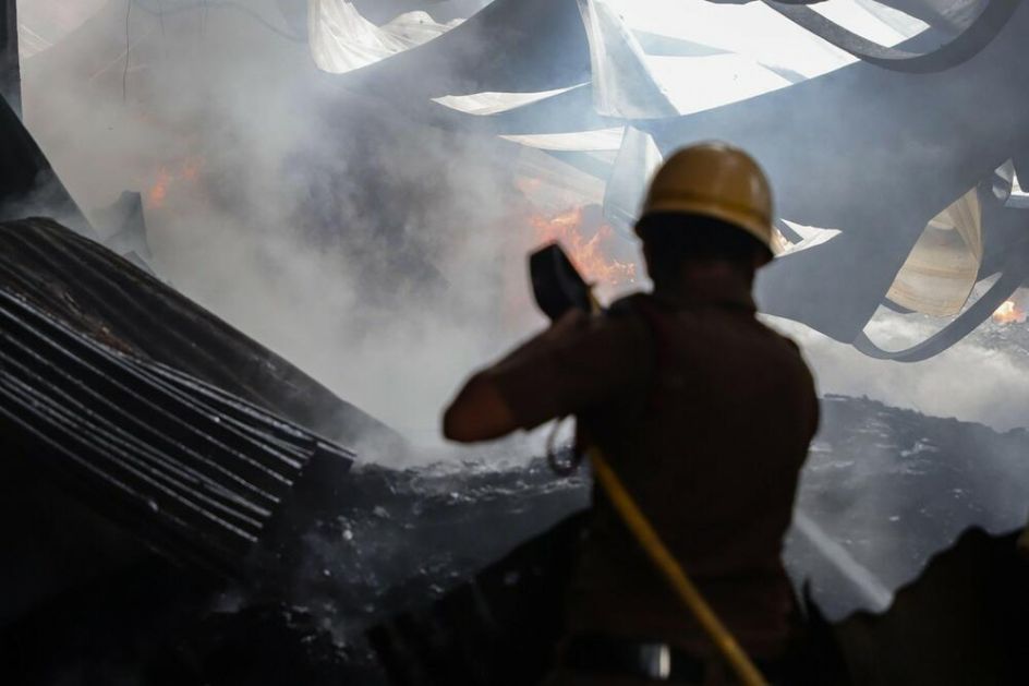 GORELO U SARAJEVU: Pet osoba povređeno u požaru koji je izbio u stambenoj zgradi