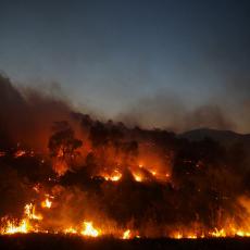 GORI DREVNA OLIMPIJA: Ogroman požar zahvatio područje u Grčkoj, u gašenju učestvuju i helikopteri