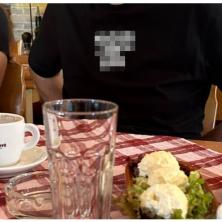 GORI INTERNET ZBOG FOTOGRAFIJE SA SAHRANE U SRBIJI: Pogledajte kakvu majicu je obukao muškarac, natpis sve šokirao (FOTO)