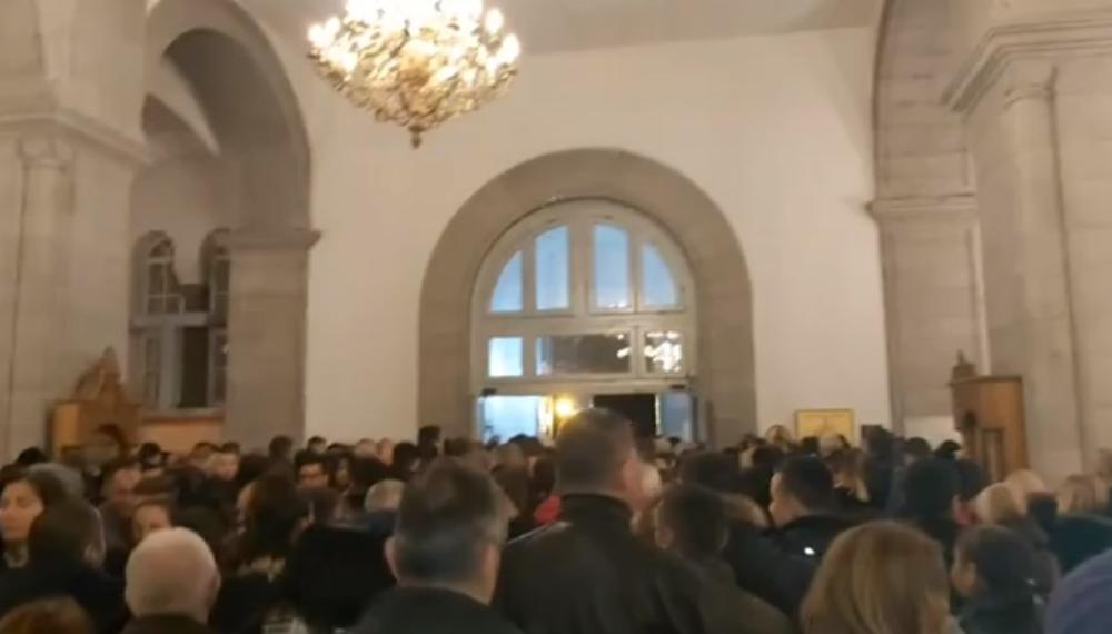 GRAD SVETOG VASILIJA SAČUVAO OBRAZ: Na litiji u Nikšiću čak 50.000 ljudi! Poslušajte besedu mitropolita Amfilohija VIDEO
