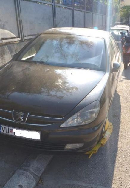 GRAĐANI I TURISTI BESNI: Kazne za nepropisno parkiranje u Herceg Novom pišu samo turistima! Komunalna policija tvrdi da ne kažnjava selektivno!