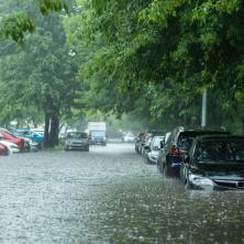 GRAĐANI U STRAHU OD JAKOG NEVREMENA! Kiša ponovo počela da pada - svi se mole da se najgori scenarijo od juče ne ponovi (FOTO)
