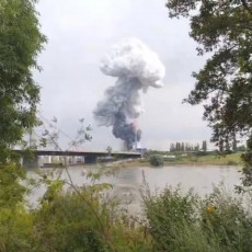 GRAĐANIMA IZDATO UPOZORENJE O EKSTREMNOJ OPASNOSTI: Velika eksplozija u Nemačkoj - oblak dima nadvio se nad gradom