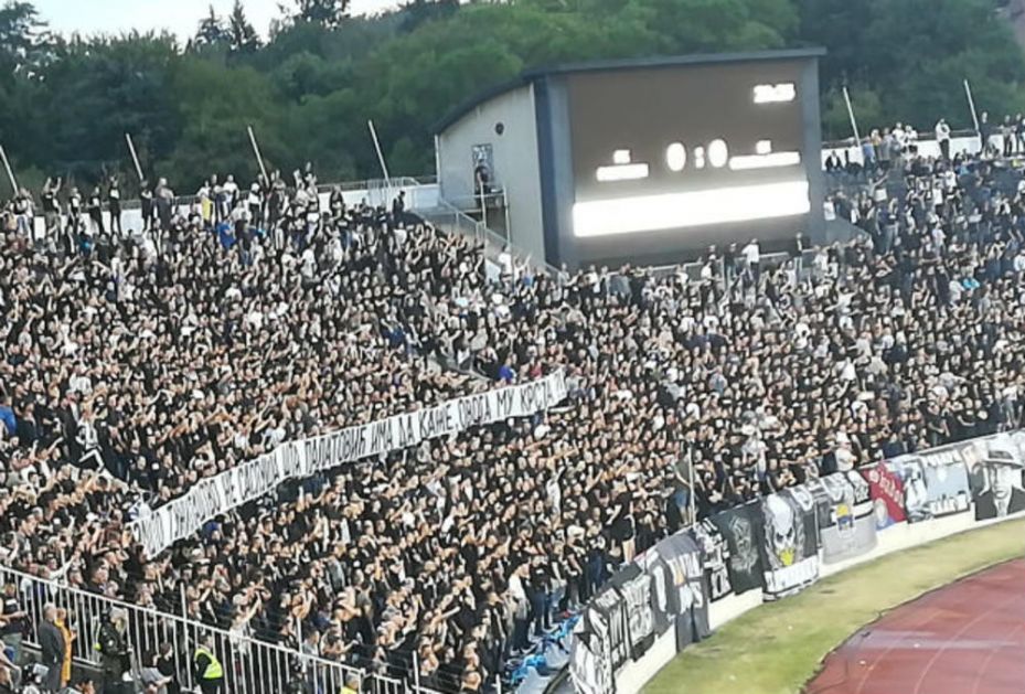 GROBARI NA VEČITOM DERBIJU PROZVALI I LALATOVIĆA: Evo šta navijači Partizana kažu o incidentu trenera Vojvodine u Nišu