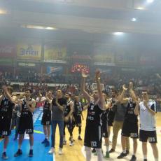 GROBARIMA ĆE SE OVO DOPASTI: Ljubimci navijača PONOVO uz Partizan (FOTO)