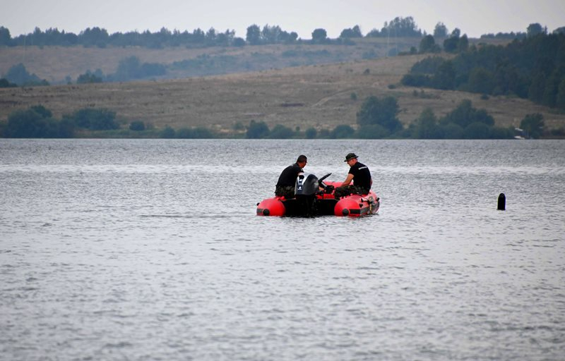 Gašić na Vlasinskom jezeru sa roditeljima nestalog mladića 