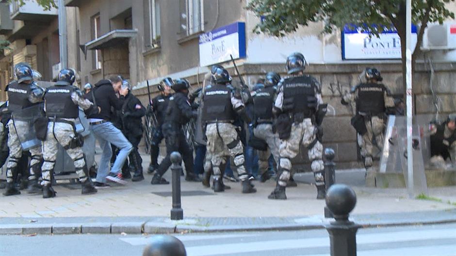Gendarmes being re-tried for assault on Vucic