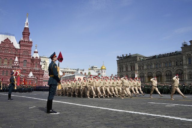 Generalna proba Parade; Marširali i ratnici iz Ukrajine, migovi leteli u obliku slova Z FOTO/VIDEO