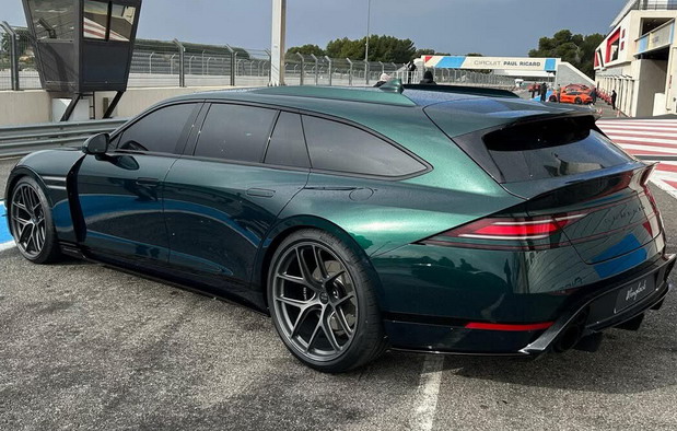 Genesis G90 Wingback concept