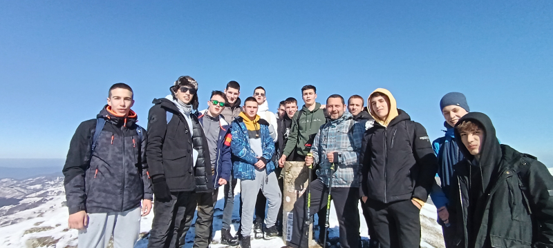 Gimnazijalci Dan državnosti obeležili usponom na vrh Besne kobile