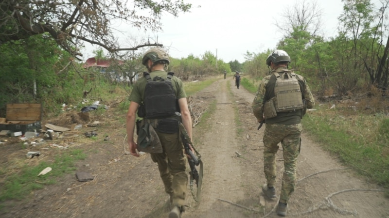 Glas Amerike na frontovima u Ukrajini: Detonacije, sirene i blatnjava pustinja