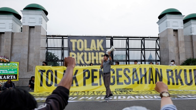 Godinu dana zatvora za vanbračni seks u Indoneziji