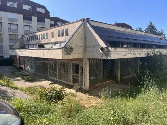 Godinu i po dana nakon obećanja, traži se izvođač za rekonstrukciju samoposluge na Delijskom visu