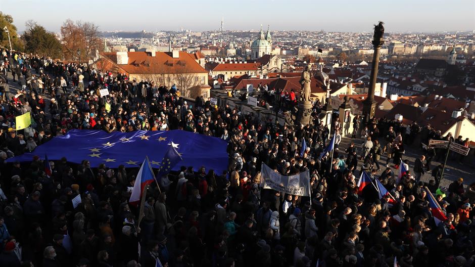 Godišnjica Plišane revolucije, Česi traže ostavke