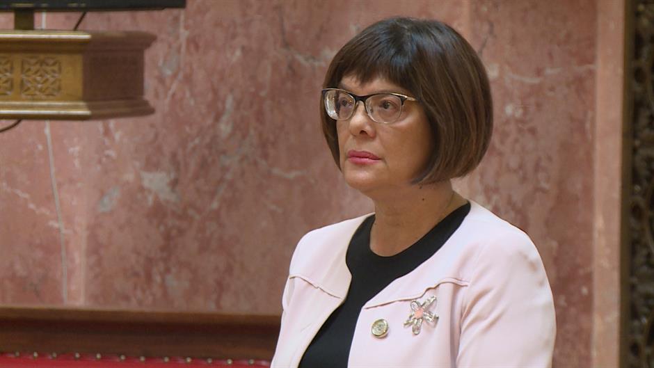 Gojković tvrdi da je napadnuta u kabinetu, Dveri demantuju