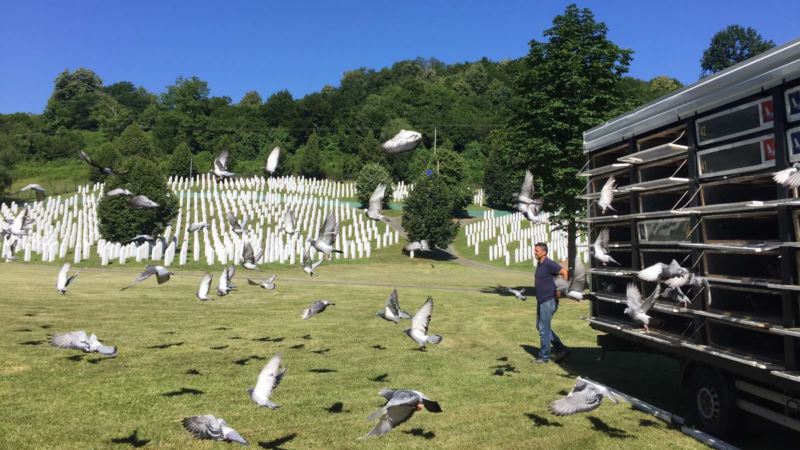 Golubovi mira poletjeli iz Potočara, poruke mira sa komemorativne sjednice