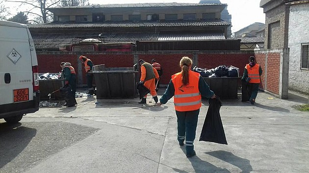 Gomilanje baštenskog otpada zbog nedostatka radnika u JKP „Čistoća“