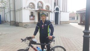 Goran Prvulović krenuo biciklom iz Zaječara do Bora da zapali sveću za malu Danku: Za Danas kaže da je to “simboličan gest”