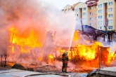 Gori porodična kuća na Žarkovu – vatrogasci na terenu VIDEO