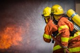 Gori stan na Kanarevom brdu: Dve vatrogasne ekipe na terenu