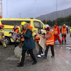 Gotova evakuacija sa norveškog kruzera: Ljudi tokom spasavanja visili u vazduhu (FOTO)