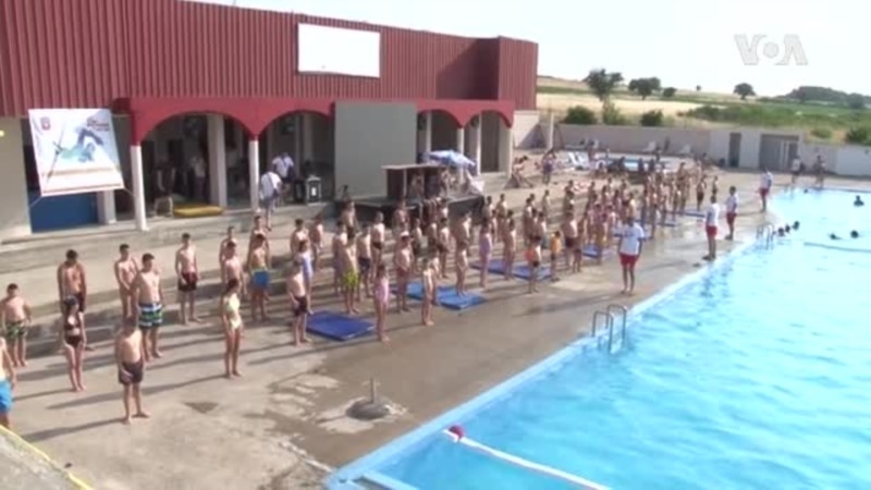 Gračanica: Deca od sportske zvezde uče plivačke i vaterpolo trikove