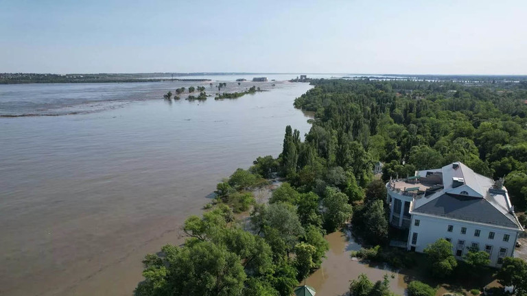 Grad Novaja Kahovka poplavljen nakon rušenja brane - gradonačelnik