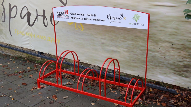 Grad Vranje dobio držače za bicikle na četiri gradske lokacije 