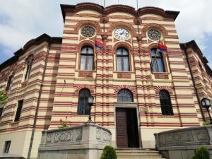 Grad Vranje kupuje kombi za 4 miliona dinara, iz Gradske uprave ne otkrivaju razlog nabavke
